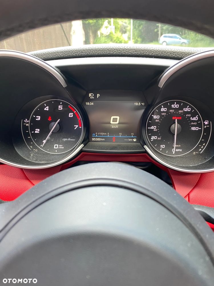 Alfa Romeo Giulia - 8