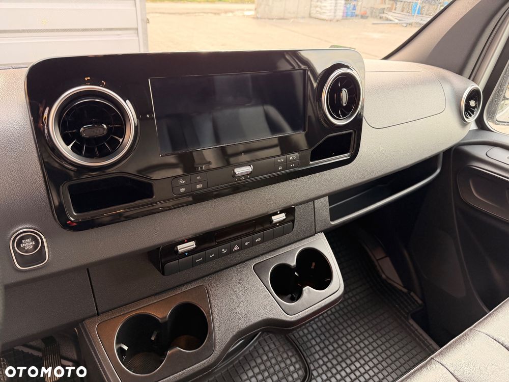 Mercedes-Benz Sprinter - 14