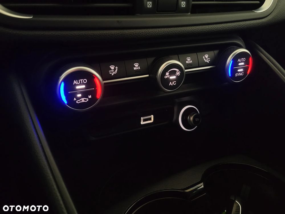 Alfa Romeo Giulia 2.0 Turbo Sprint - 36