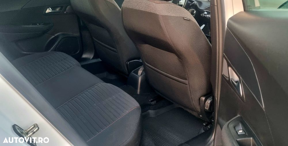 Peugeot 2008 BlueHDi 100 STOP & START Signature - 10