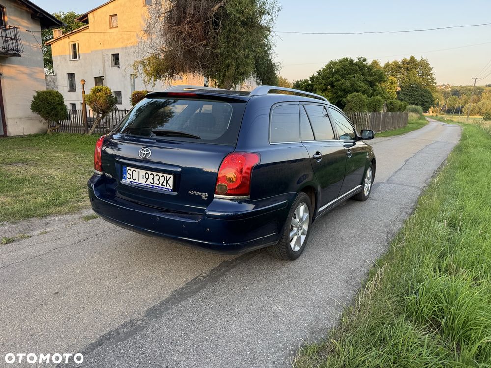 Toyota Avensis - 2
