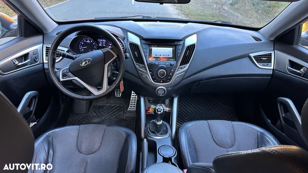Hyundai Veloster - 4