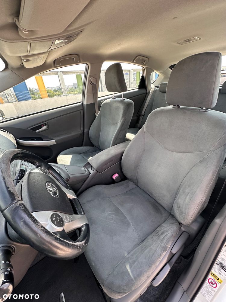 Toyota Prius (Hybrid) Life - 11