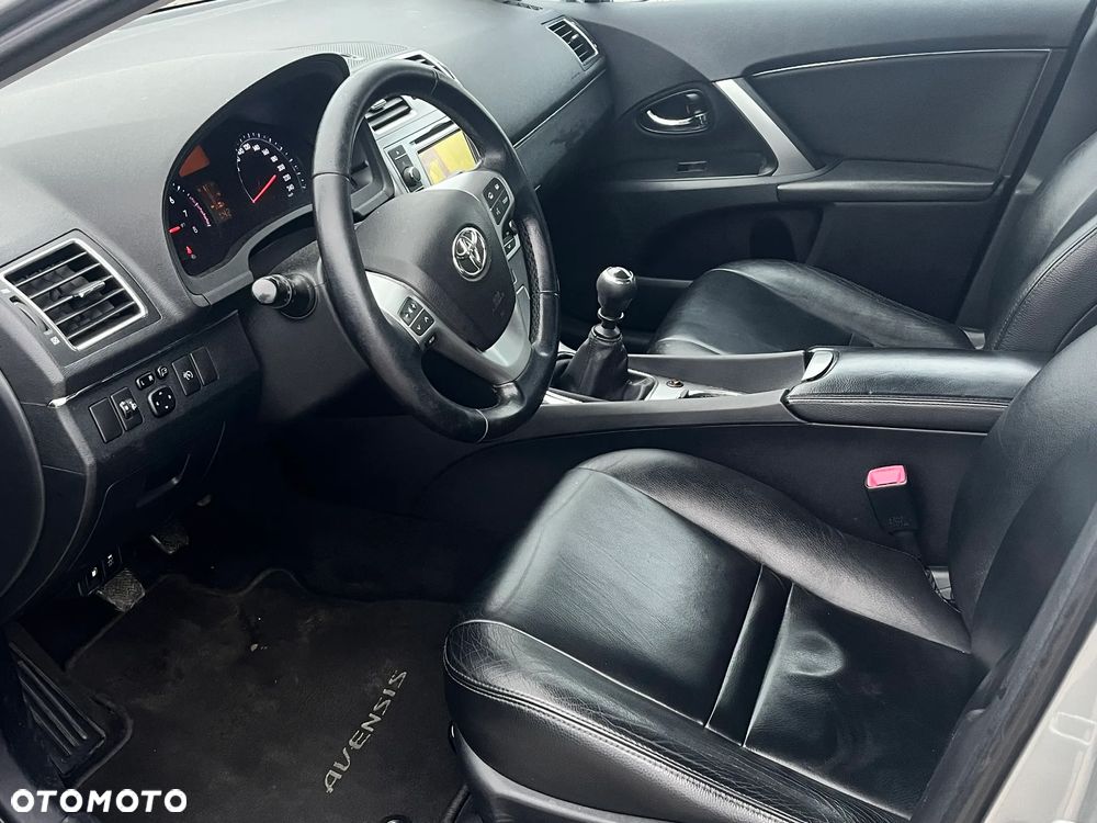 Toyota Avensis 1.6 Premium - 10