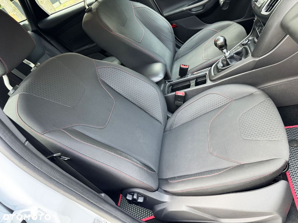 Ford Focus 1.0 EcoBoost Start-Stopp-System ST-LINE - 35