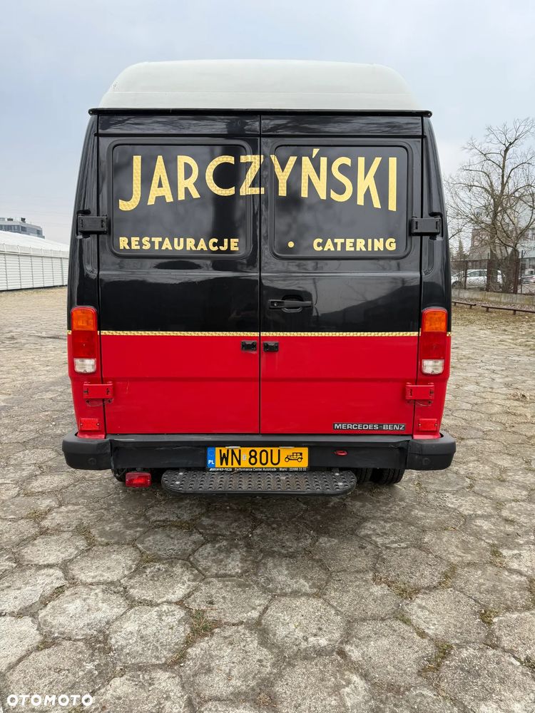 Mercedes-Benz 410 - 8