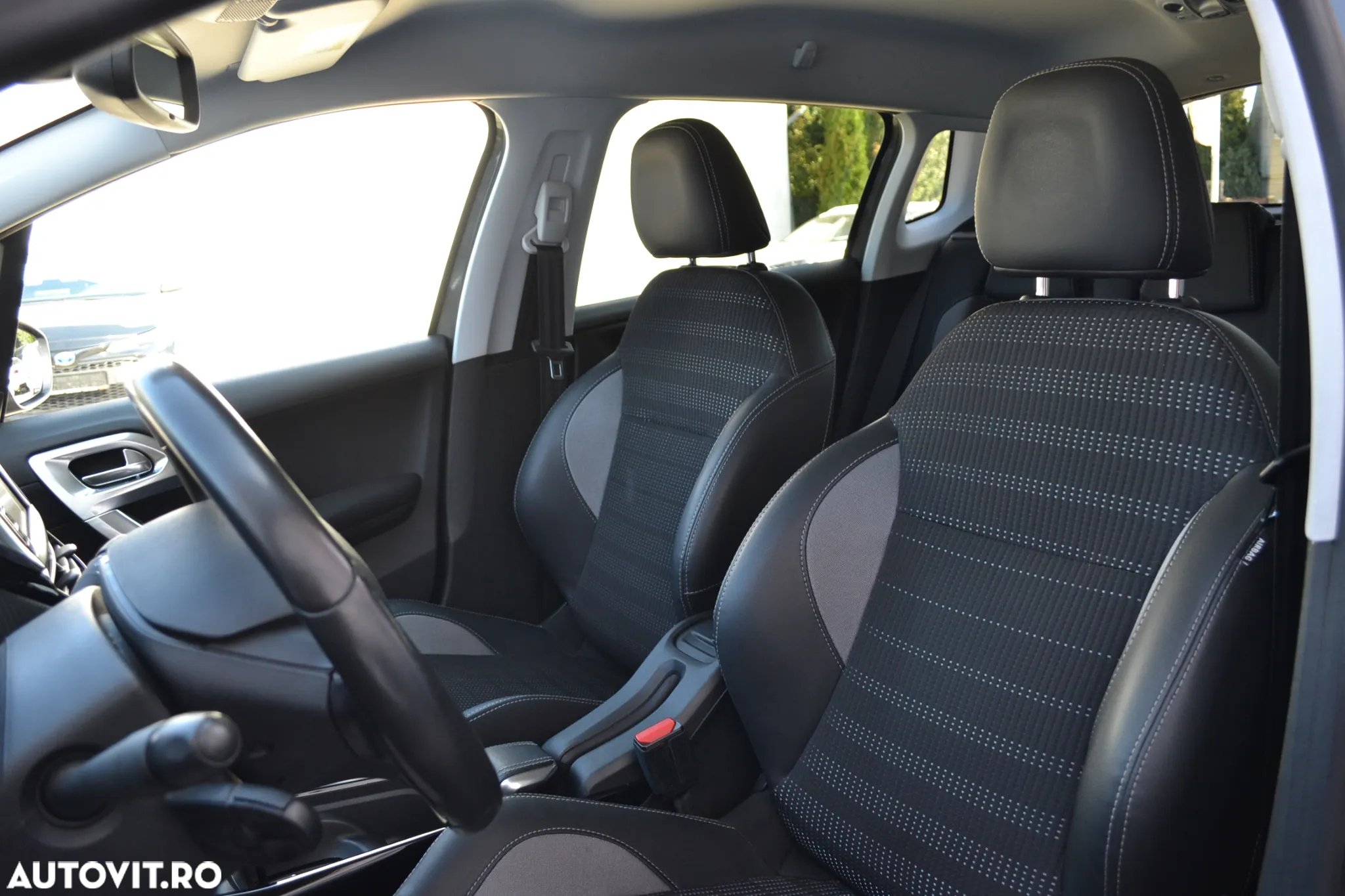Peugeot 2008 PureTech 130 Stop&Start EAT6 Allure - 10