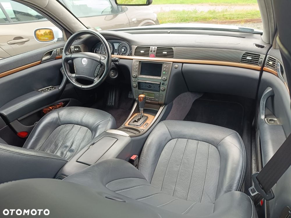 Lancia Thesis - 10