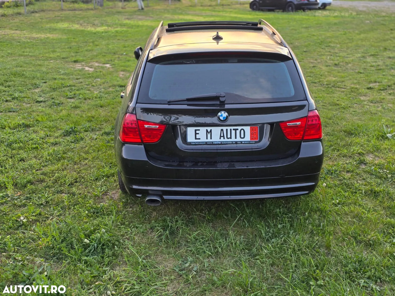BMW Seria 3 318d DPF Touring - 11