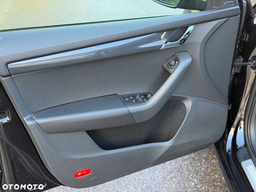 Skoda Octavia 2.0 TDI DSG RS - 20