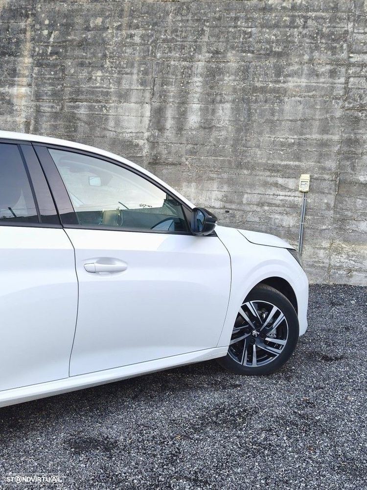 Peugeot 208 PureTech 100 EAT8 Allure - 31