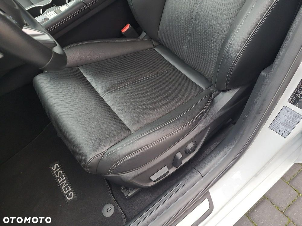 Genesis G70 2.0T RWD 8AT Premium - 13