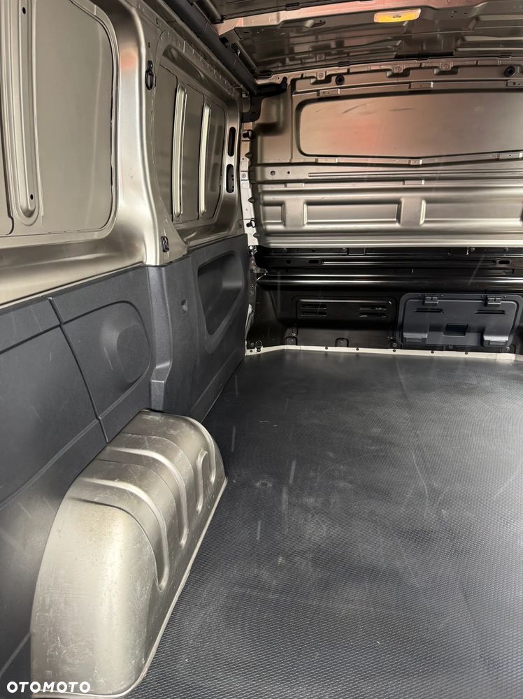 Opel Vivaro - 12