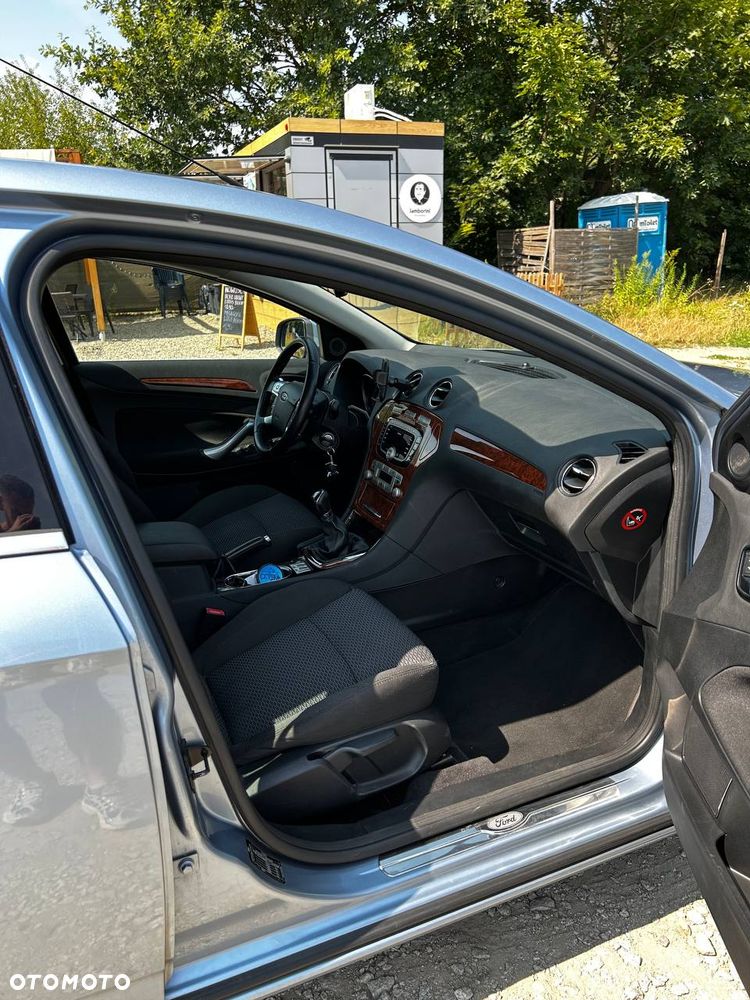 Ford Mondeo 2.0 Ghia - 10