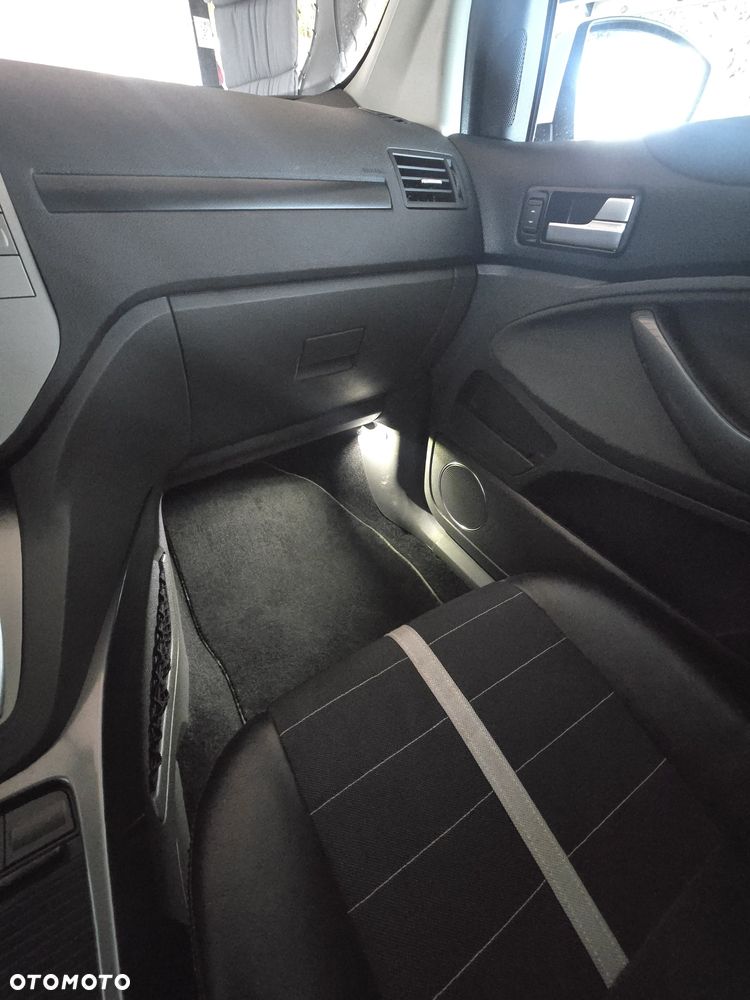 Ford Kuga - 8