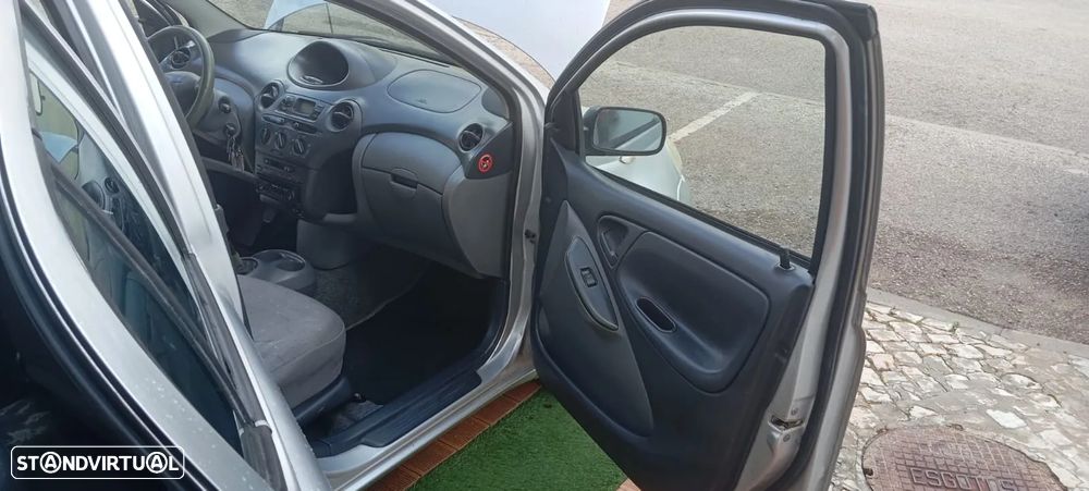 Toyota Yaris 1.0 Terra - 13