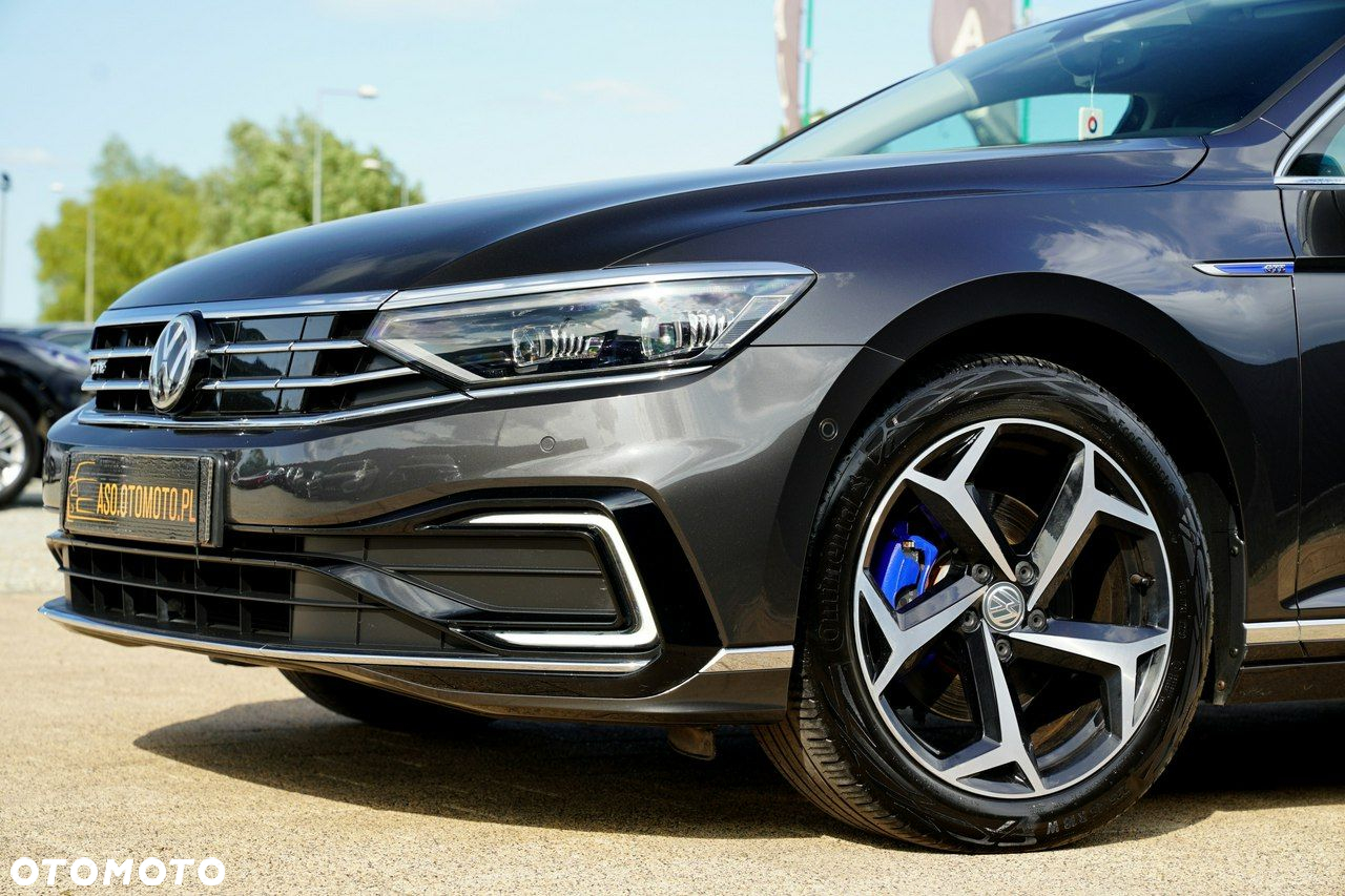 Volkswagen Passat - 8
