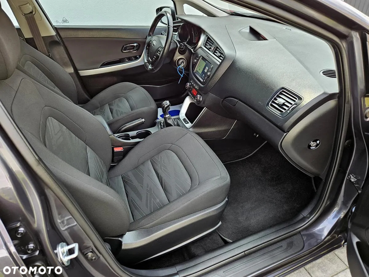 Kia Ceed 1.4 CVVT Dream Team Edition - 24