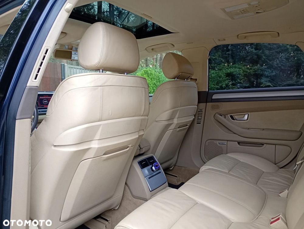 Audi A8 4.2 Quattro - 34