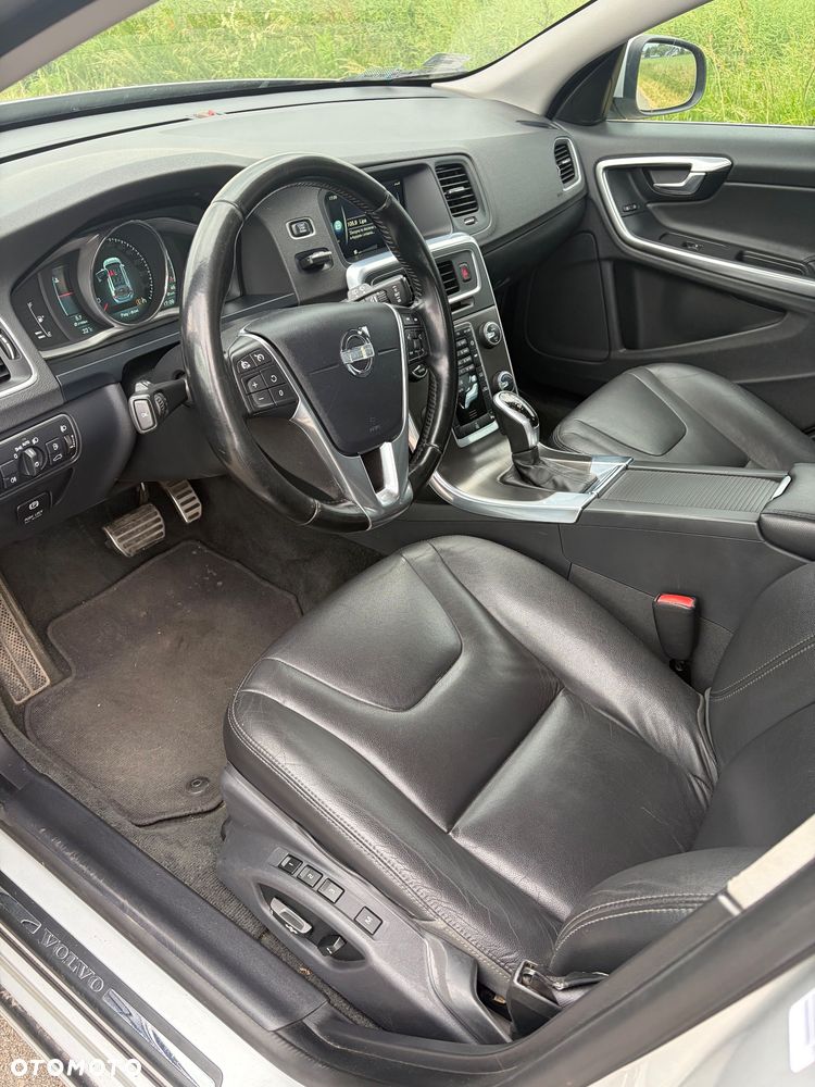 Volvo V60 D2 Momentum - 11