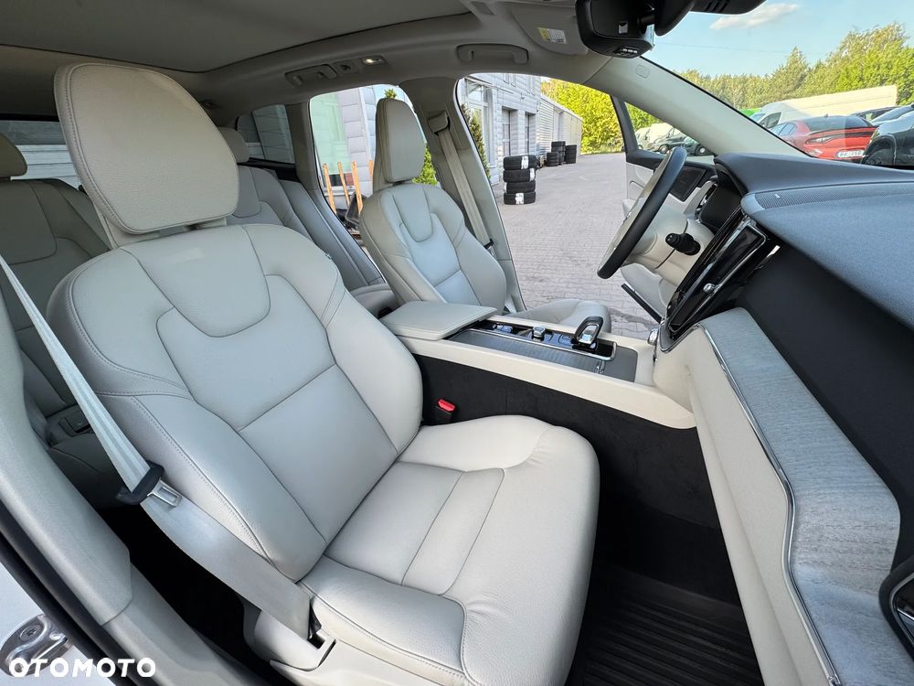 Volvo XC 60 B5 B AWD Plus Dark - 19