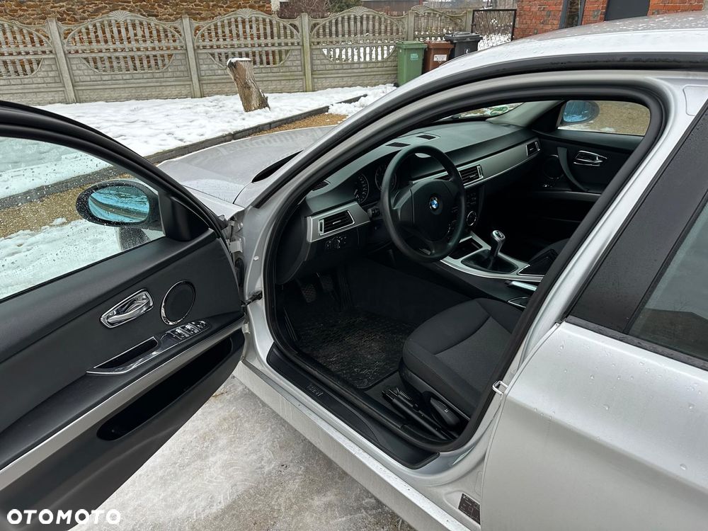 BMW Seria 3 318i - 7