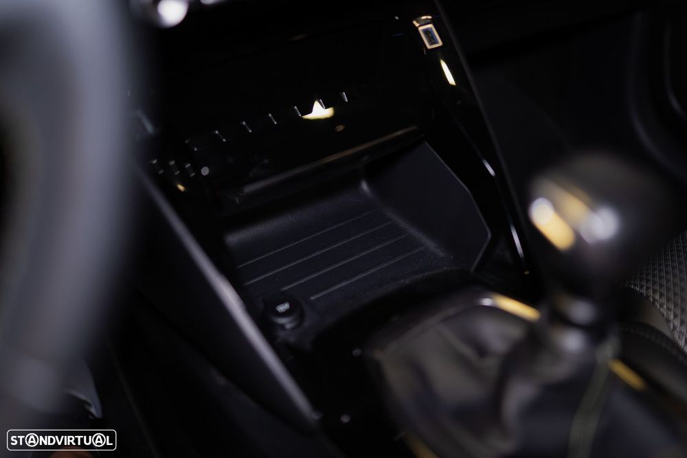 Peugeot 208 1.2 PureTech GT Line - 48