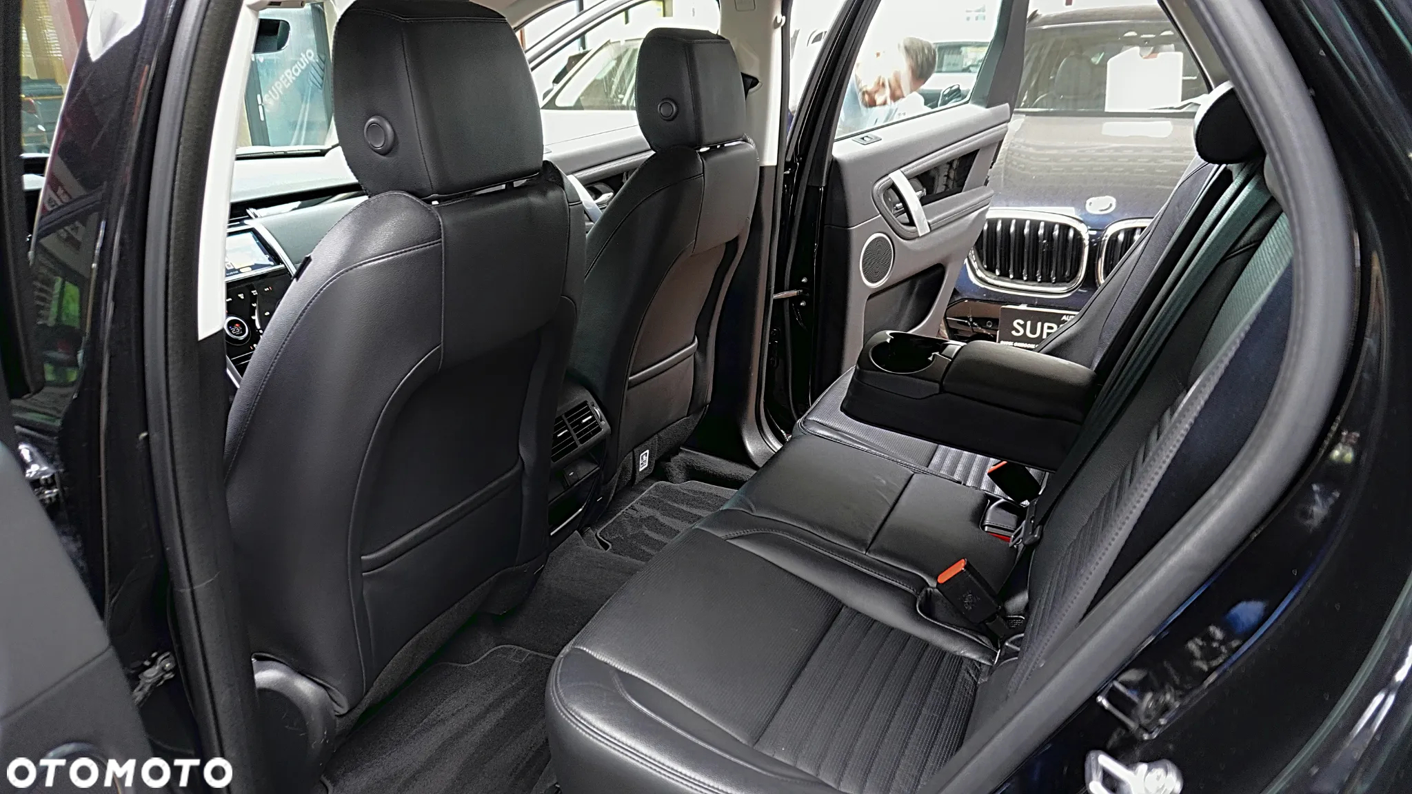Land Rover Discovery Sport 2.0 P200 mHEV - 17