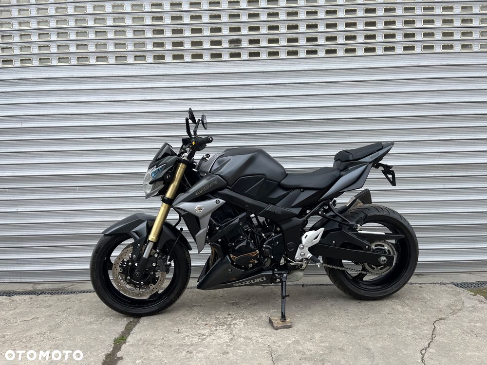 Suzuki GSR - 1