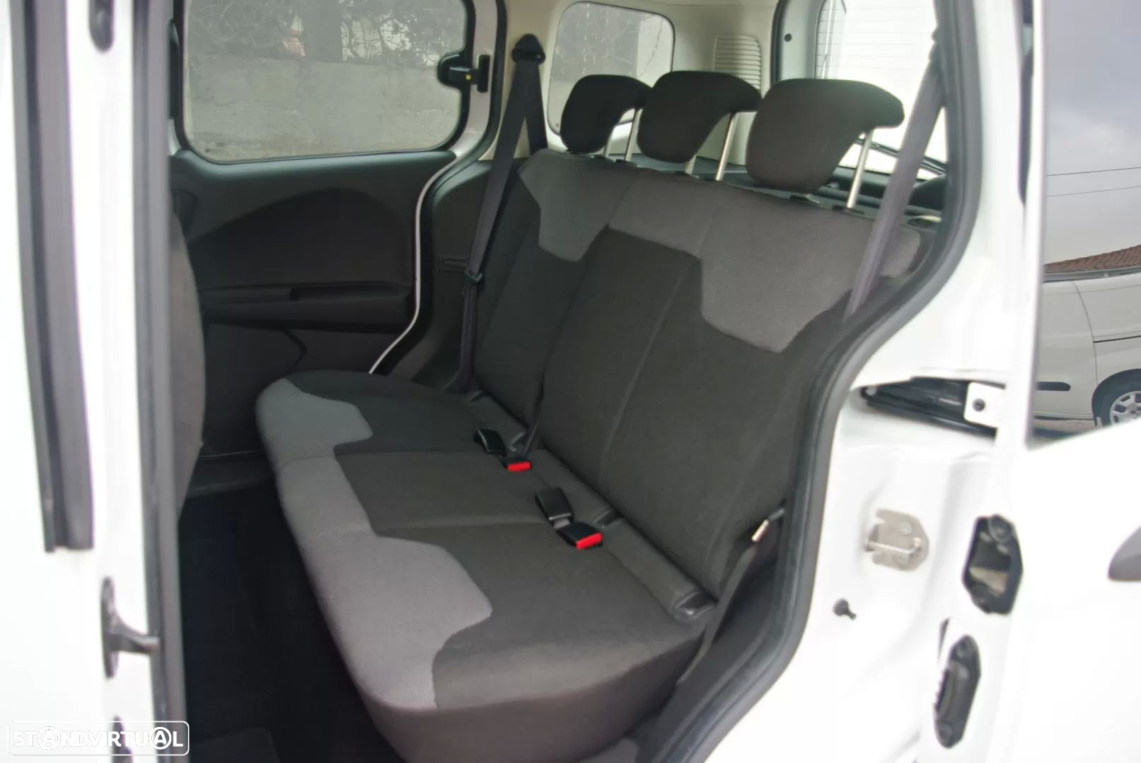 Ford Tourneo Courier 1.5 TDCi Ambiente - 23