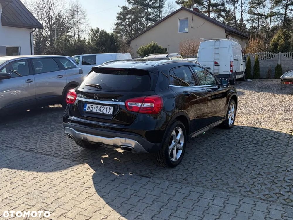 Mercedes-Benz GLA 250 4Matic 7G-DCT UrbanStyle Edition - 8