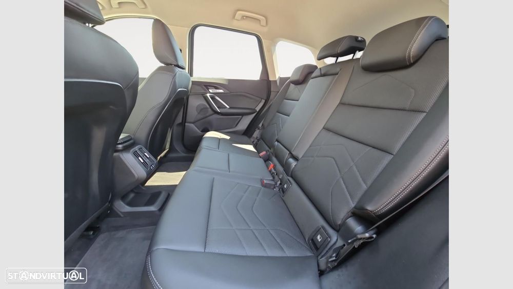 BMW iX1 eDrive20 xLine - 14