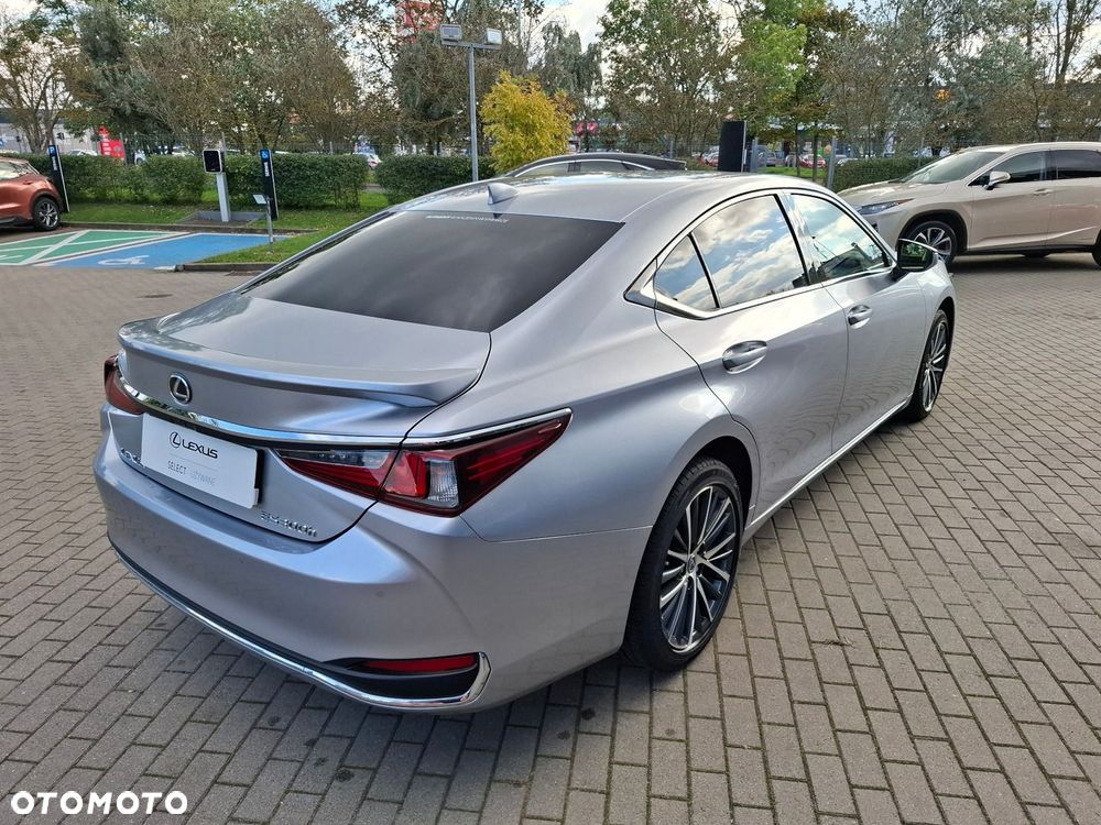 Lexus ES 300h Business Edition - 4