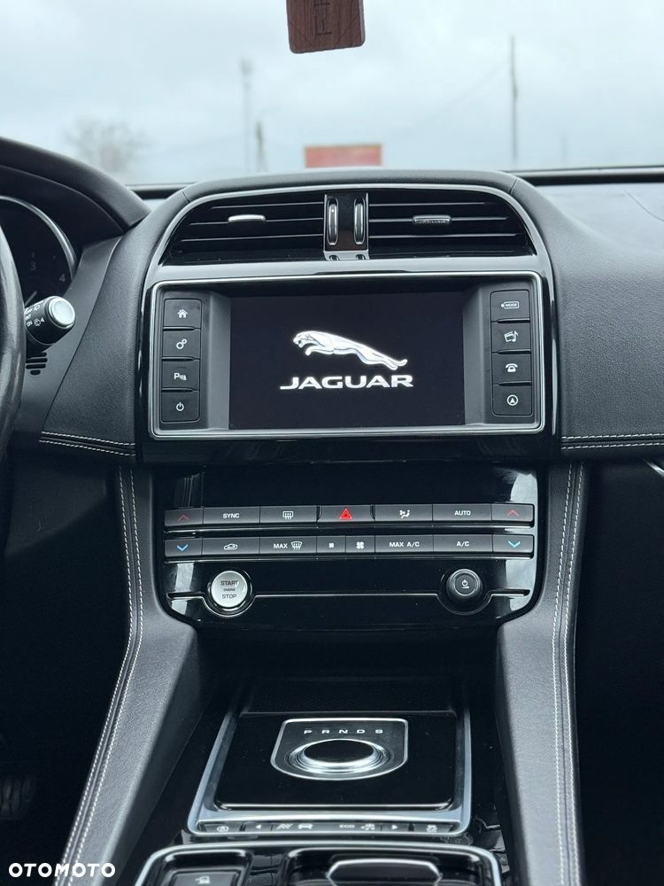 Jaguar F-Pace 20d AWD R-Sport - 26