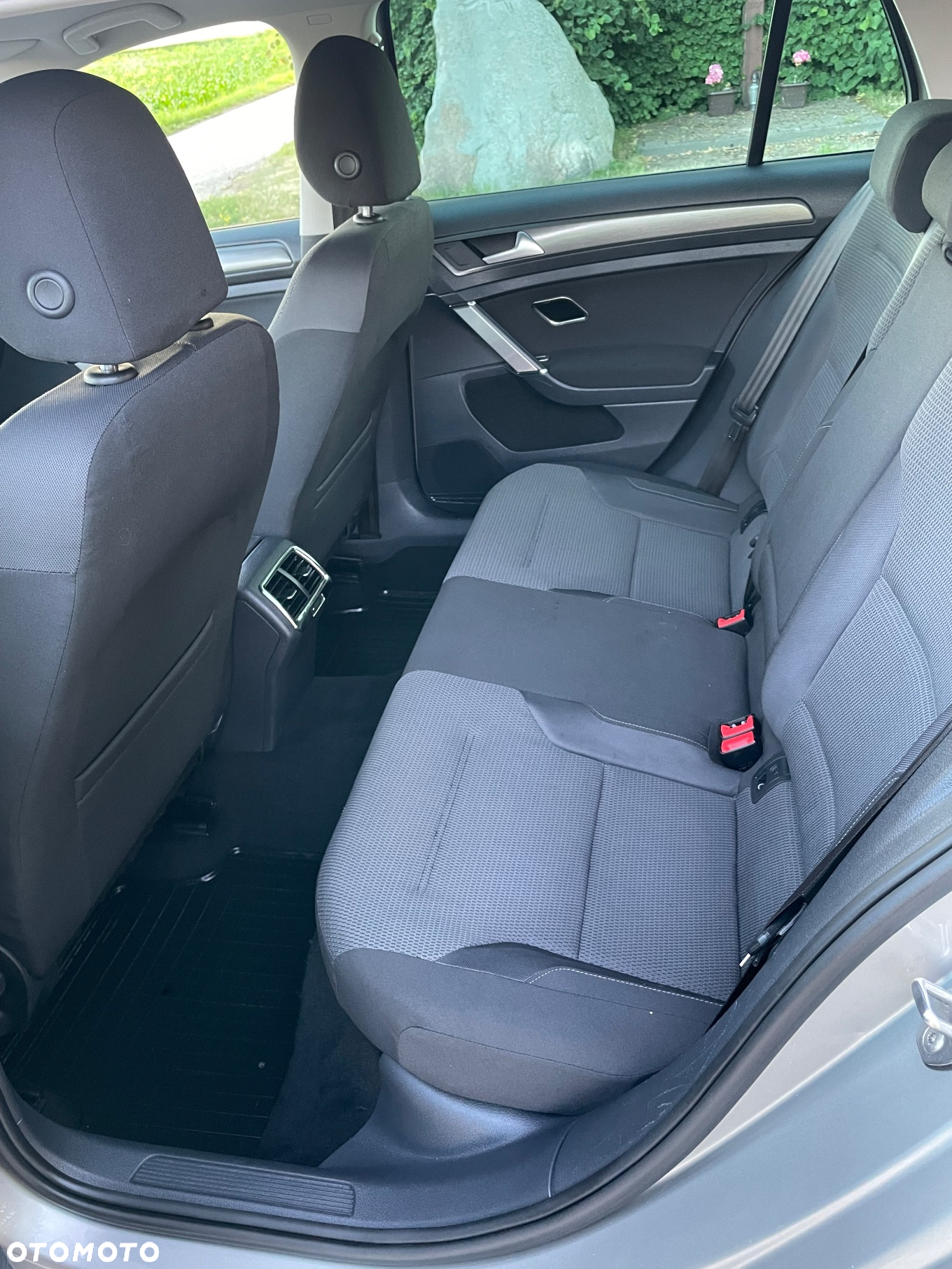 Volkswagen Golf VI 1.6 TDI Highline - 27