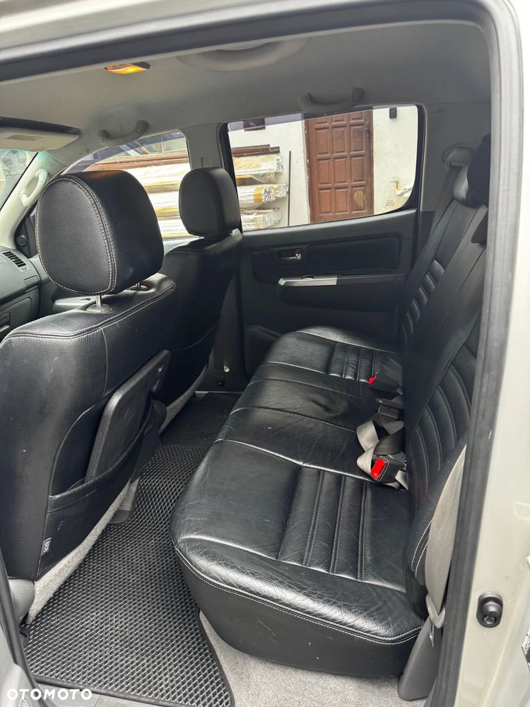 Toyota Hilux 3.0 D-4D SR5 - 7