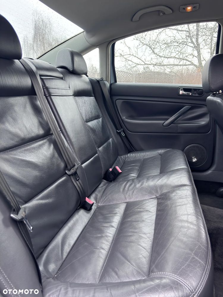 Volkswagen Passat 1.9 TDI Highline - 9