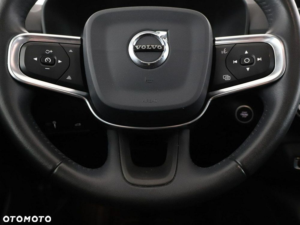 Volvo XC 40 T3 Momentum Pro - 22