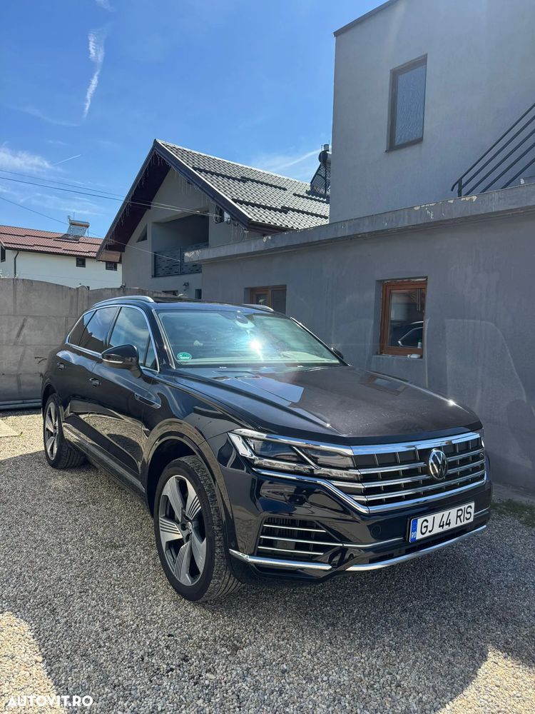 Volkswagen Touareg - 1