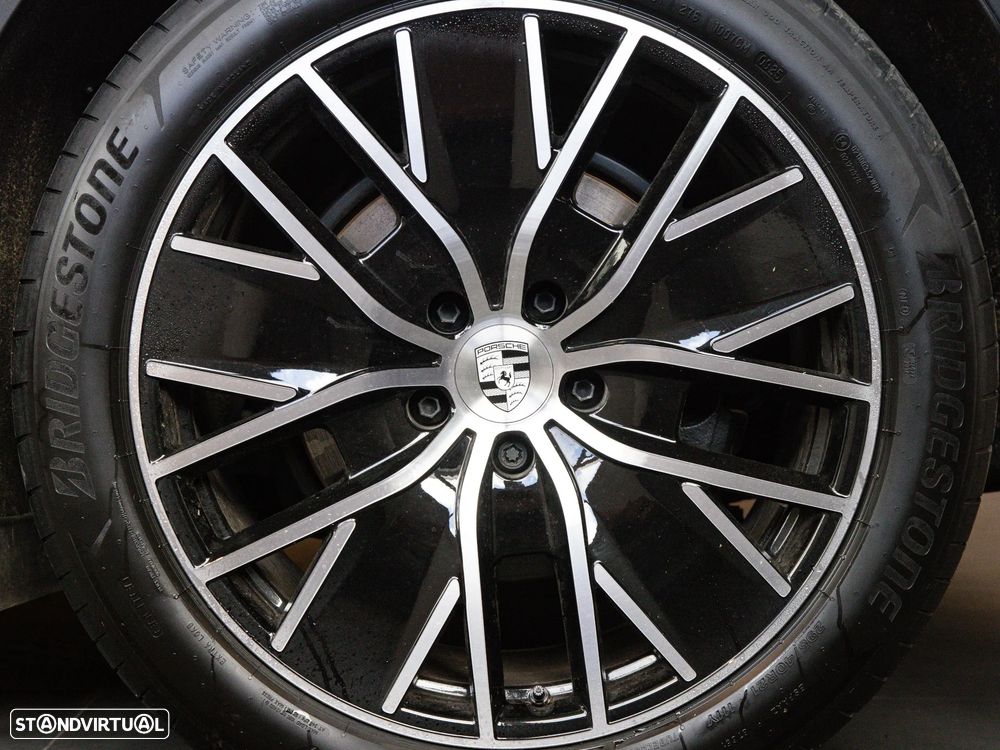 Porsche Macan Electric 4 - 16