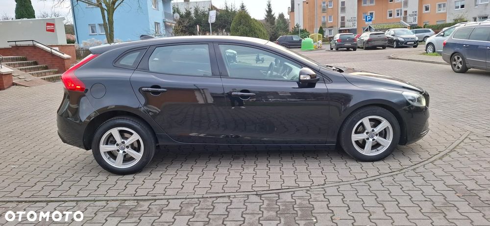 Volvo V40 D2 R Design - 4