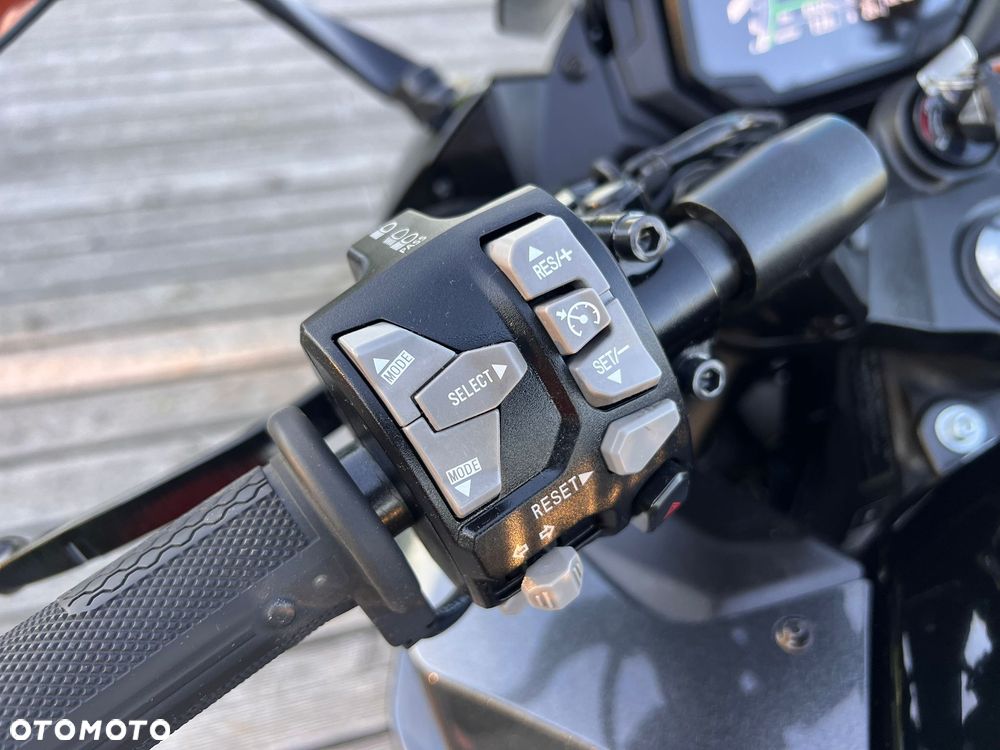 Kawasaki Ninja 1000 SX - 35