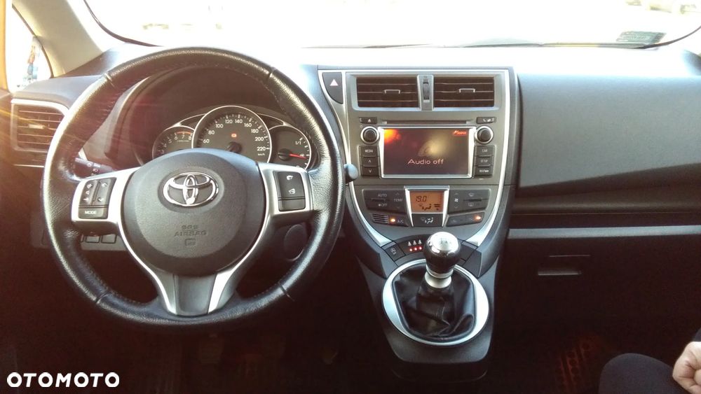 Toyota Verso S 1.33 Premium - 10