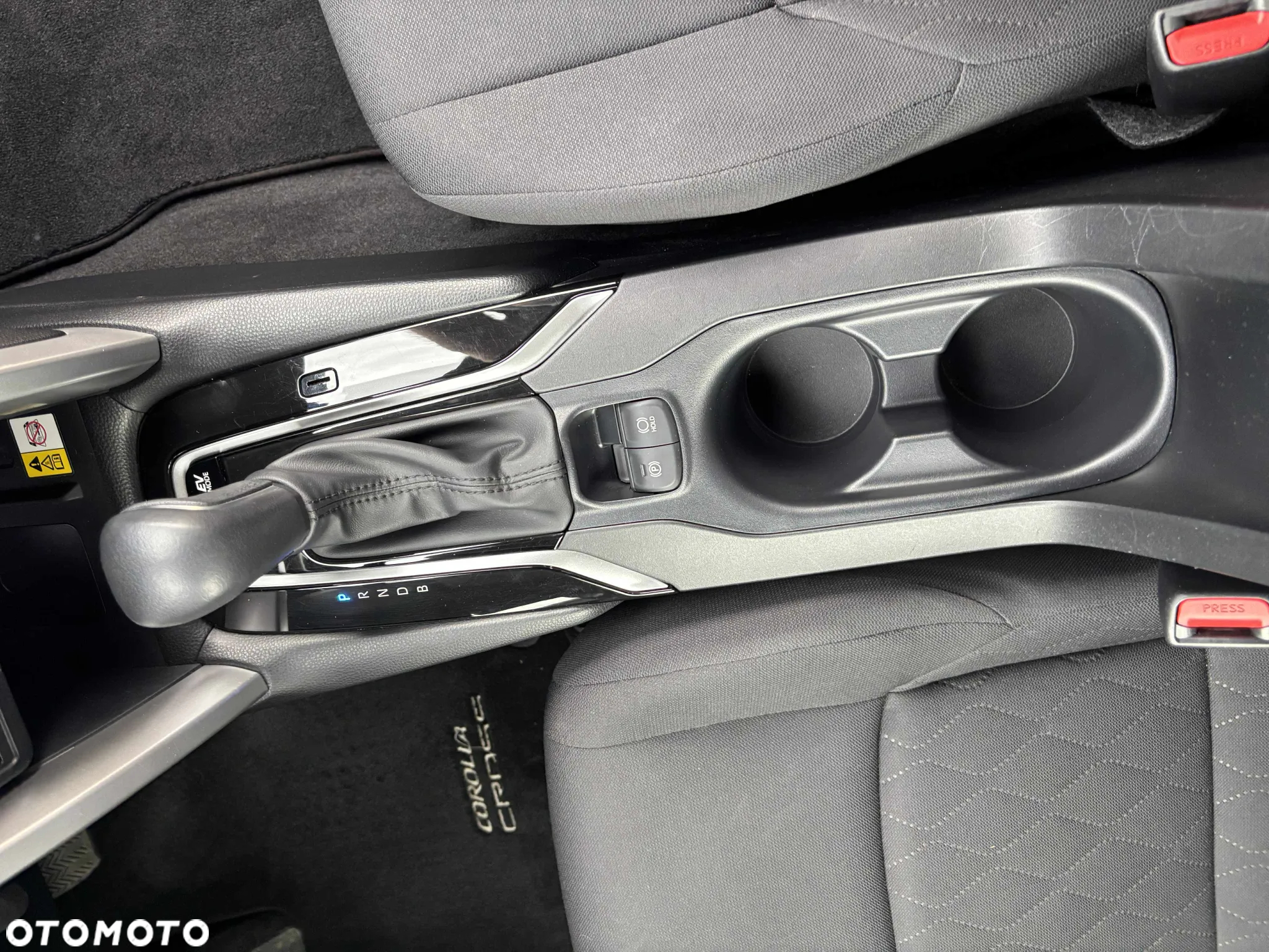 Toyota Corolla Cross 2.0 Hybrid Executive AWD - 19