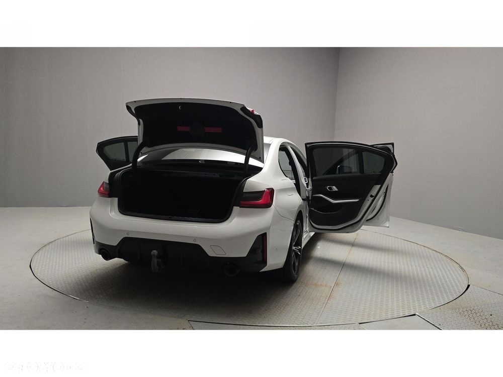 BMW Seria 3 320d xDrive mHEV M Sport - 12