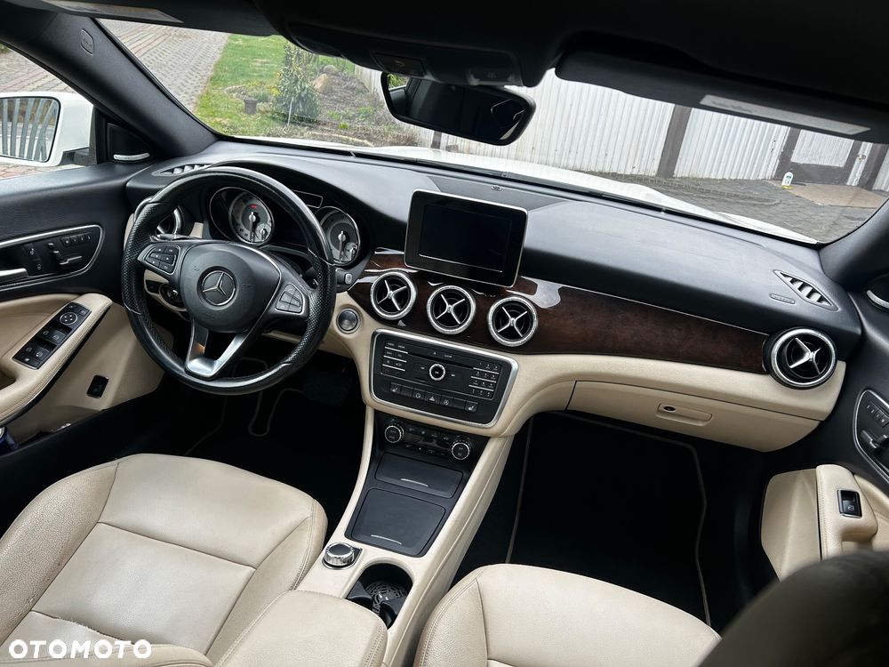 Mercedes-Benz CLA 250 7G-DCT - 10
