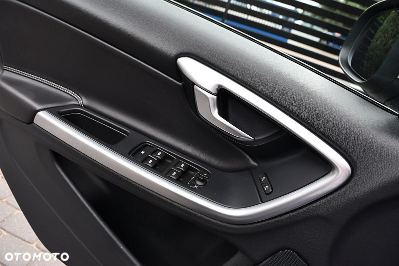 Volvo V60 D4 Geartronic RDesign - 19