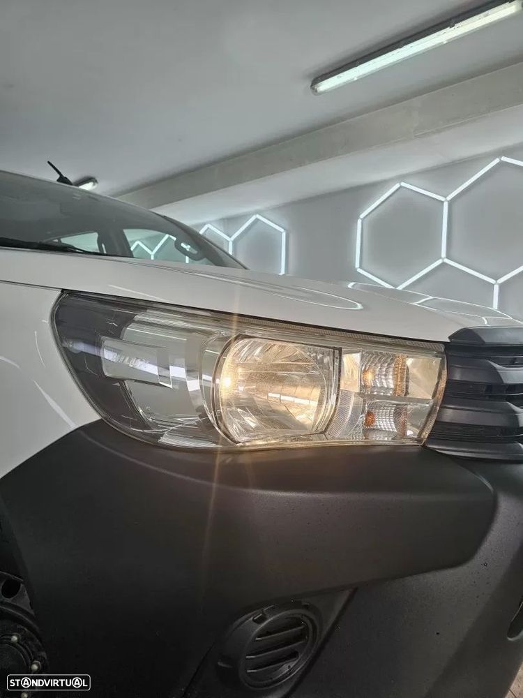 Toyota Hilux 2.4 D-4D 4WD CD CM - 36