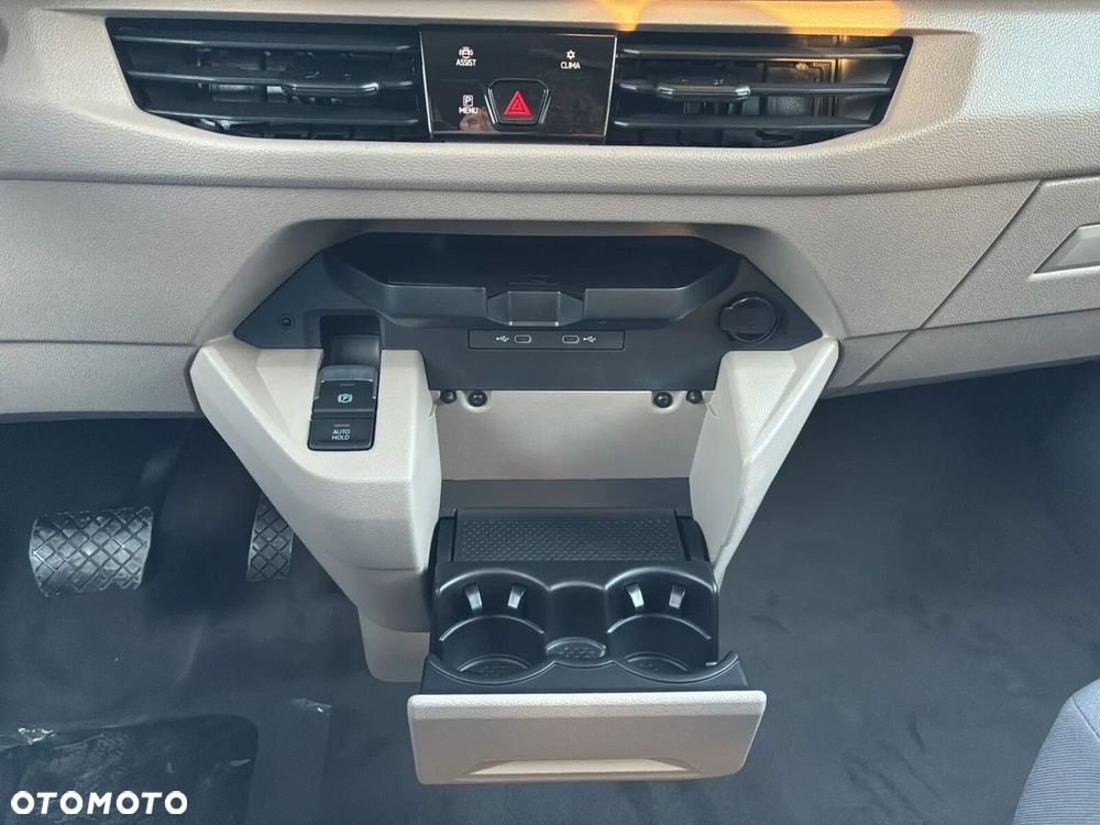 Volkswagen Multivan - 33
