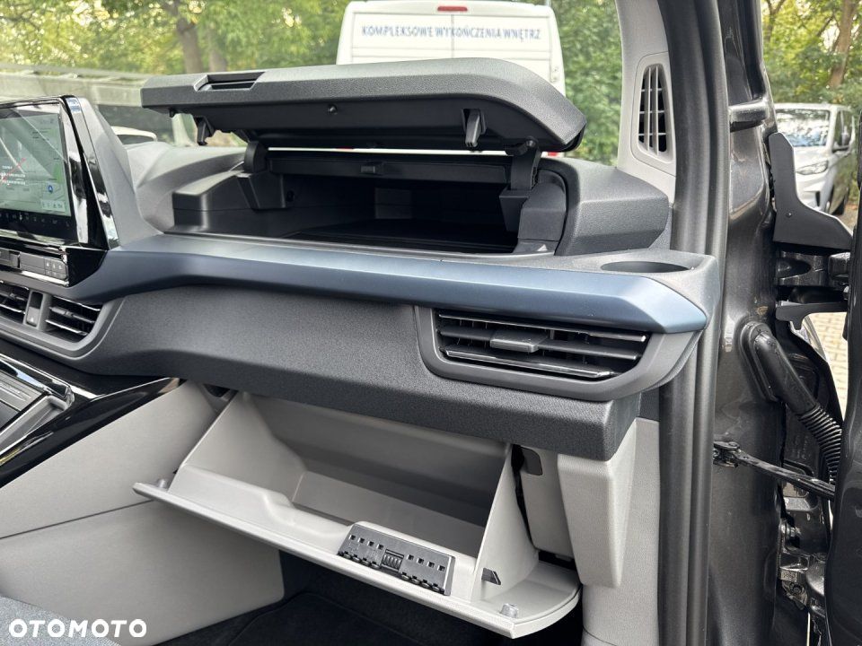 Ford Tourneo Custom - 31